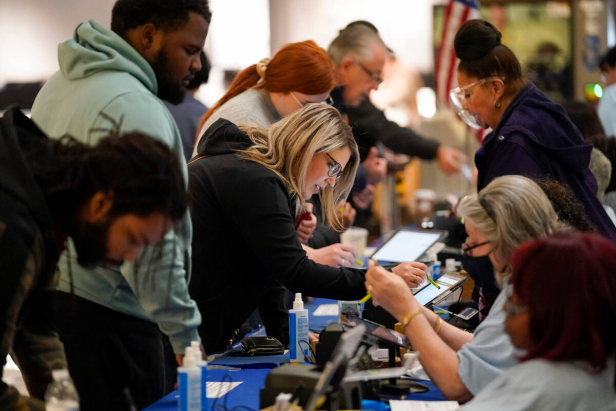 Signing up NV poll workers, ‘unsung heroes’ of democracy